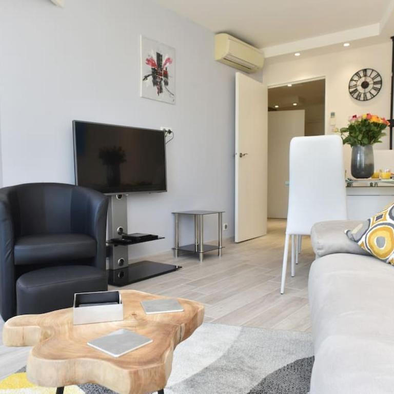 AU PORT - BRAND NEW flat w 1 bedroom, balcony, parking, AC - One-Bedroom Apartment - 21