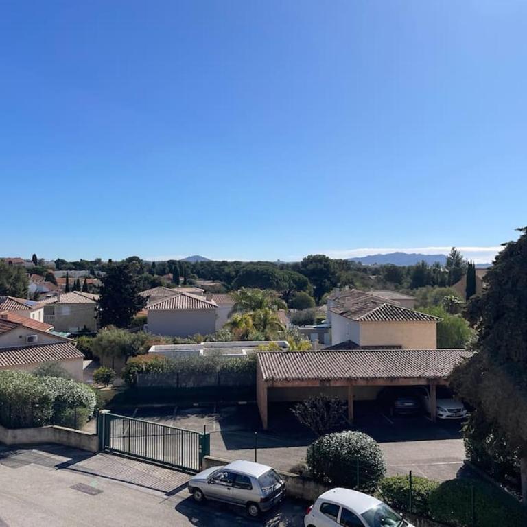 Spacieux appartement au calme à 5 minutes de la mer, parking privé - Appartement 2 Chambres - 24