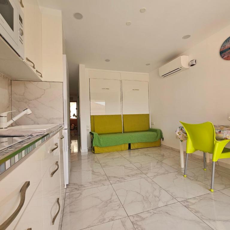 Tenerife Royal Gardens - Las Vistas TRG - Viviendas Vacacionales - Holiday Home with Terrace and Lateral Sea View - 28