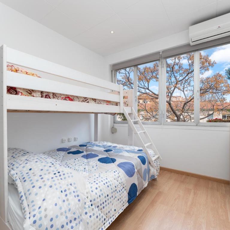 La Sagrera House - Three-Bedroom Townhouse - 33