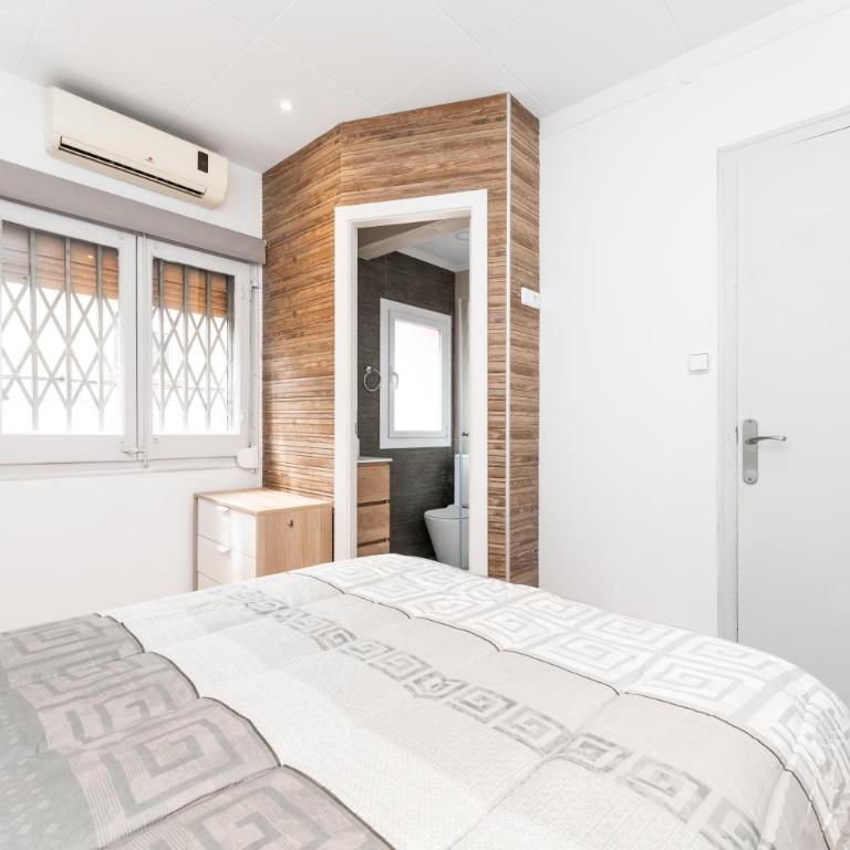 La Sagrera House - Three-Bedroom Townhouse - 30