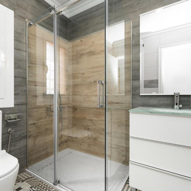 La Sagrera House - Three-Bedroom Townhouse - 36