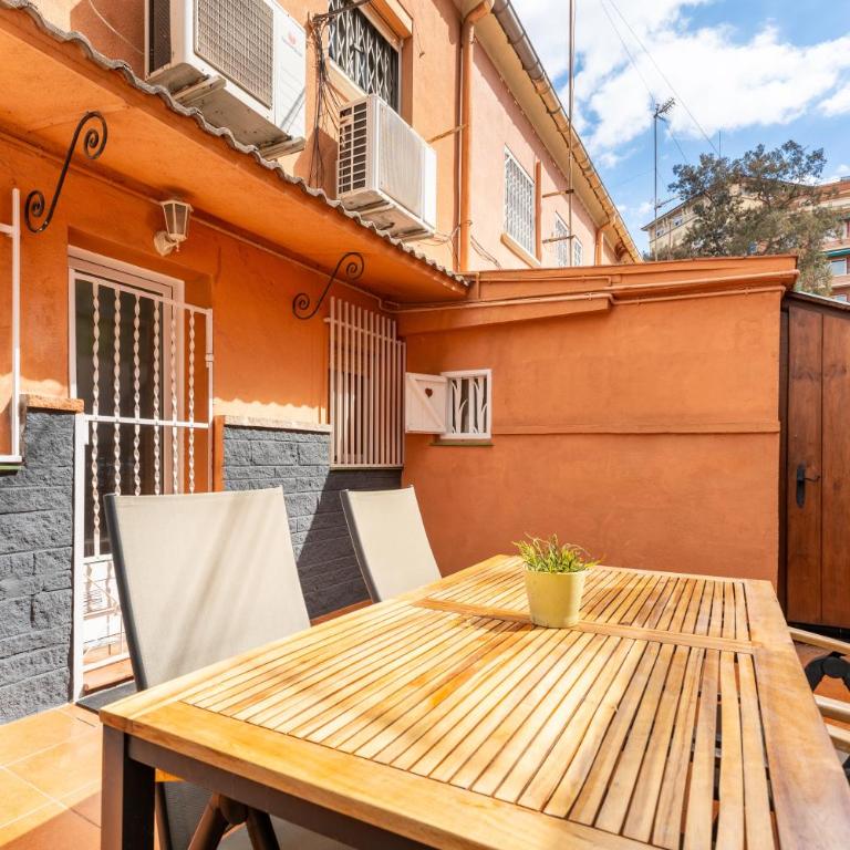 La Sagrera House - Three-Bedroom Townhouse - 46