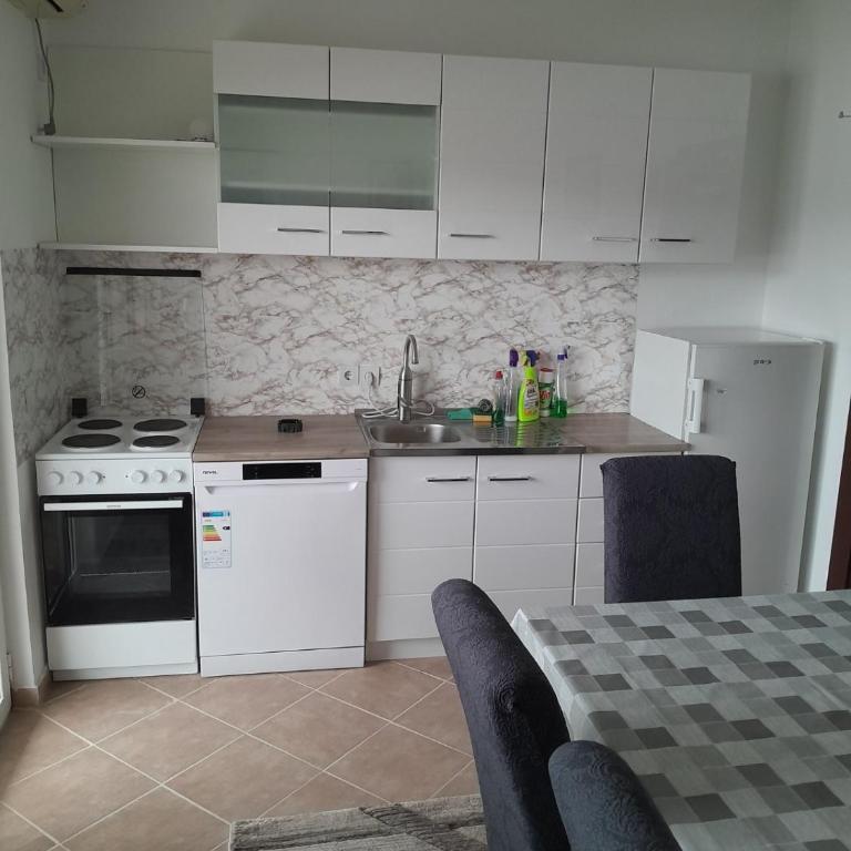 Apartment Potpara - Three-Bedroom Apartment - 5