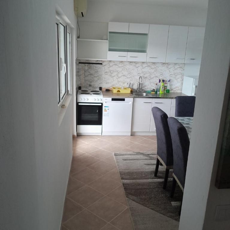 Apartment Potpara - Three-Bedroom Apartment - 8