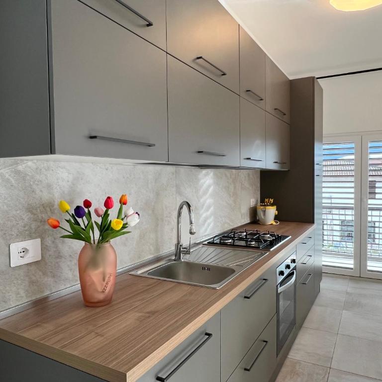 CASA PAOLA Central Stay by the Lake - Appartamento con 1 Camera da Letto - 1