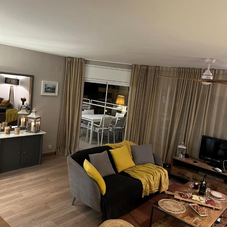 Grand appartement superbe vue mer, plage principale de Salou - Three-Bedroom Apartment - 10