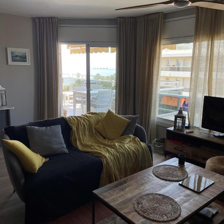 Grand appartement superbe vue mer, plage principale de Salou - Three-Bedroom Apartment - 2