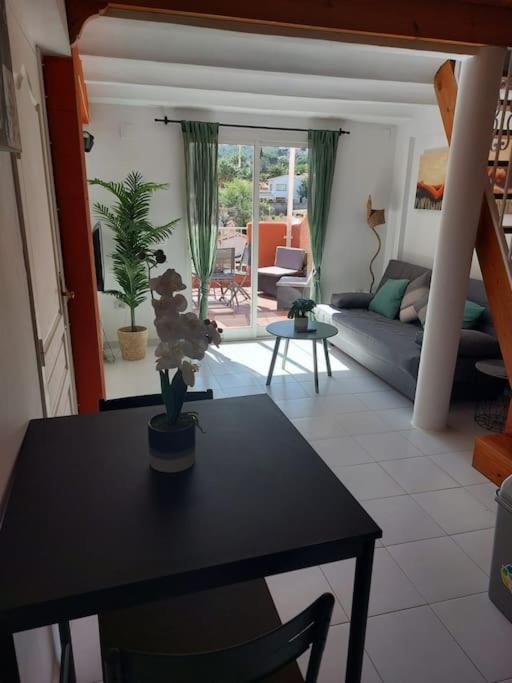 Studio tipo Loft con vista al Montgo - One-Bedroom Apartment - 9