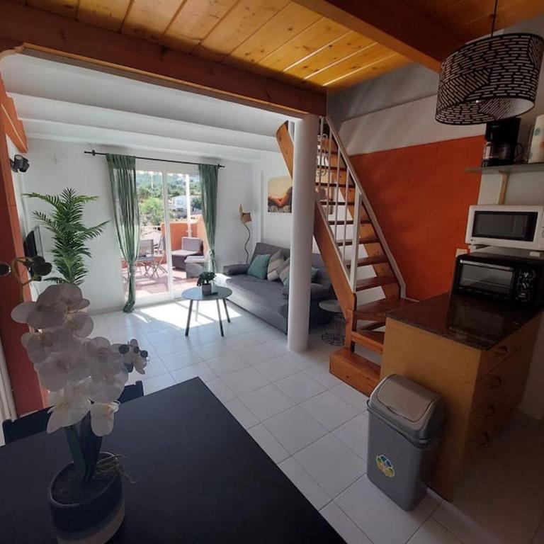 Studio tipo Loft con vista al Montgo - One-Bedroom Apartment - 11