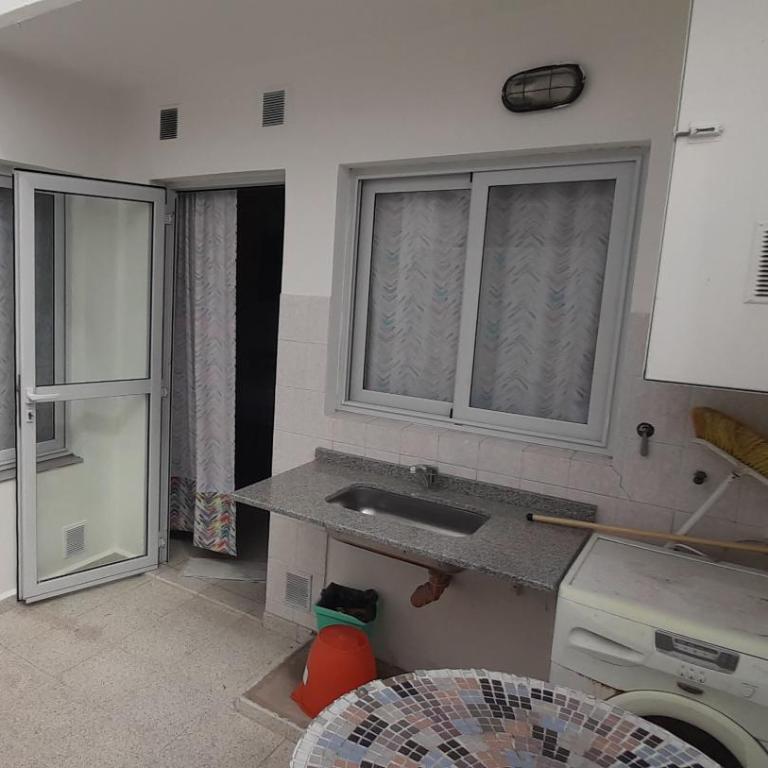 Amplio Dpto 2 dorm zona norte - Apartamento de 1 dormitorio - 12