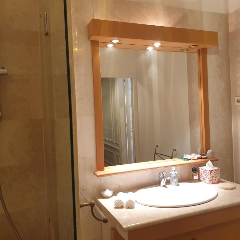 Appartement haussmannien cosy - Appartement 2 Chambres - 25