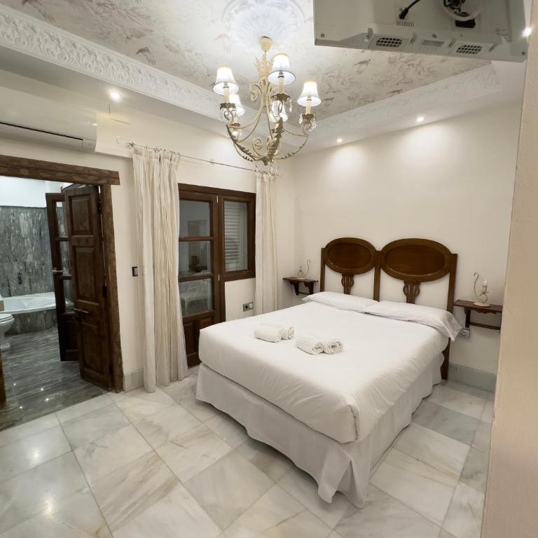 Suite Comares - Deluxe Double Room with Spa Bath - 14