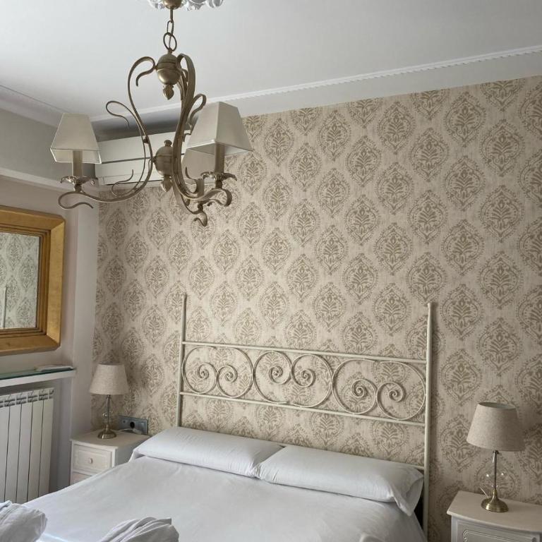 Suite Comares - Double Room with Alhambra View - 12