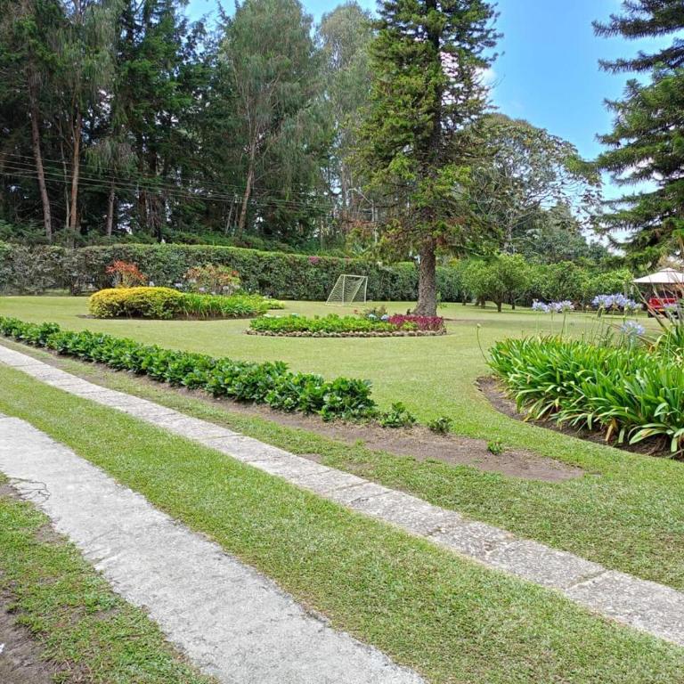 CASA CAMPESTRE EN LLANOGRANDE - Casa de 7 dormitorios - 2