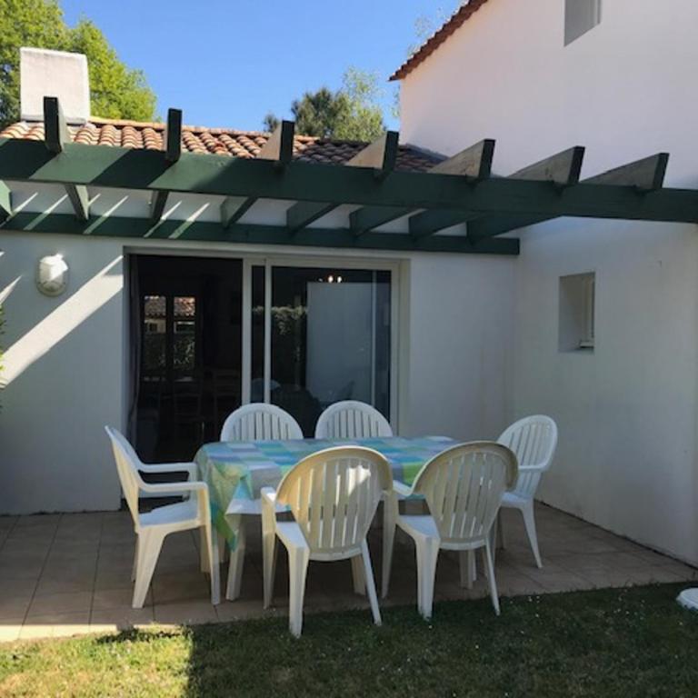 Spacieuse maison à Saint Jean de Monts proche forêt avec terrasse, 3 chambres et parking privé - FR-1-323-524 - Maison de Vacances - 9