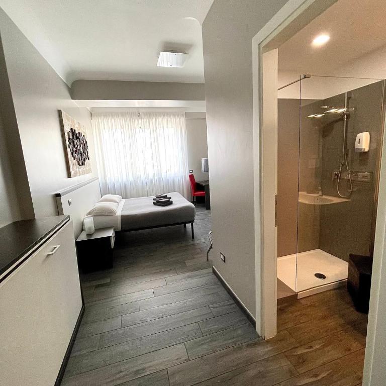 Your House By Ale - Camera Tripla con Bagno Privato - 3