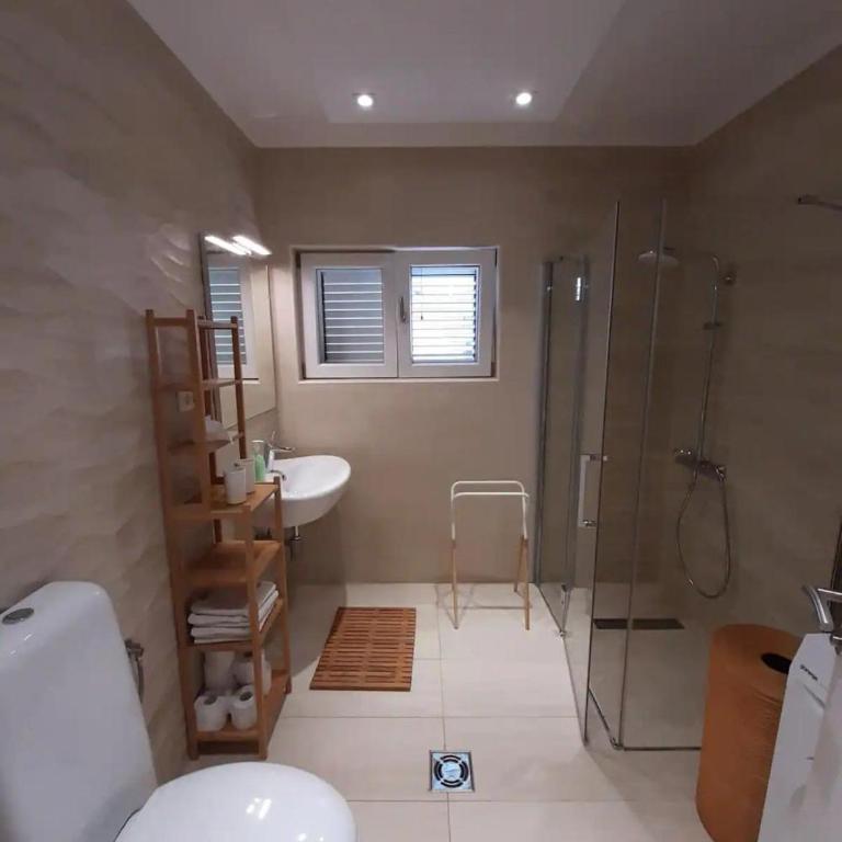 Bright Central Apartman - Two-Bedroom Apartment - 22