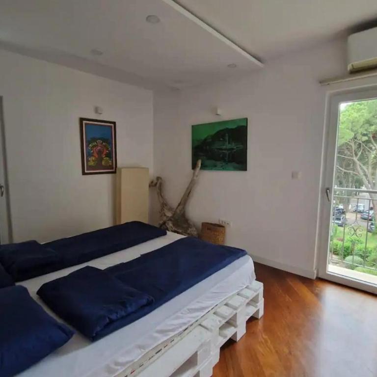 Bright Central Apartman - Two-Bedroom Apartment - 25