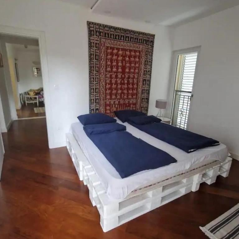 Bright Central Apartman - Two-Bedroom Apartment - 24