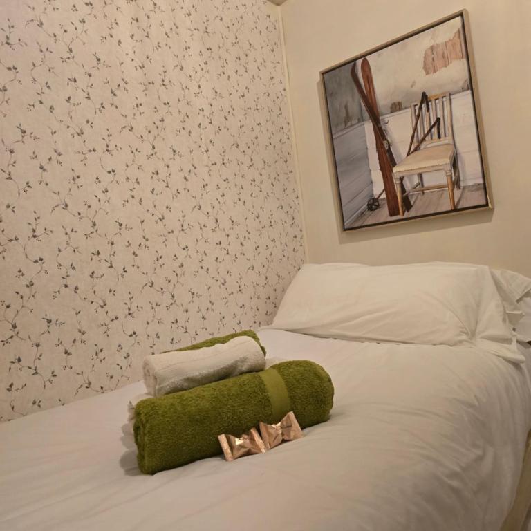 Un encanto de dúplex - Three-Bedroom Apartment - 34