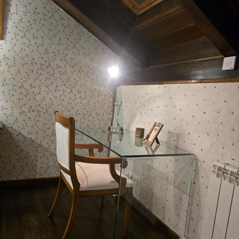 Un encanto de dúplex - Three-Bedroom Apartment - 43