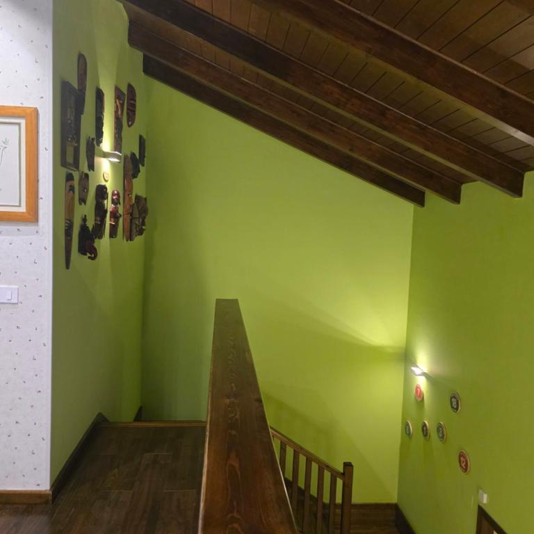 Un encanto de dúplex - Three-Bedroom Apartment - 39