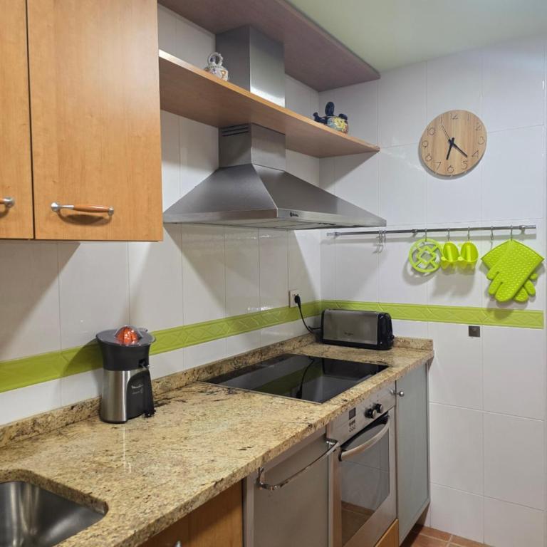 Un encanto de dúplex - Three-Bedroom Apartment - 27