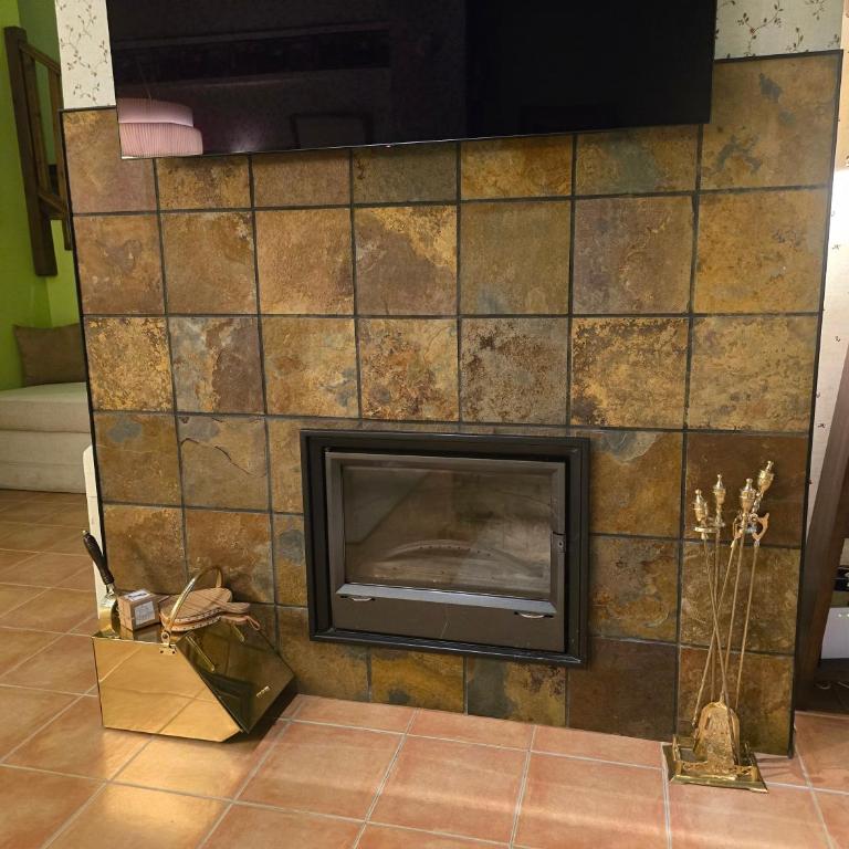Un encanto de dúplex - Three-Bedroom Apartment - 18