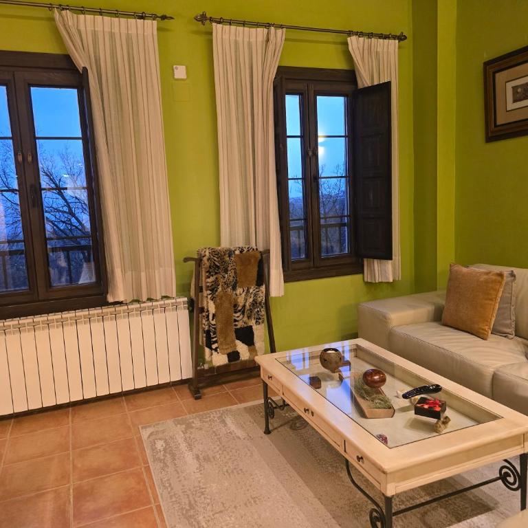 Un encanto de dúplex - Three-Bedroom Apartment - 21