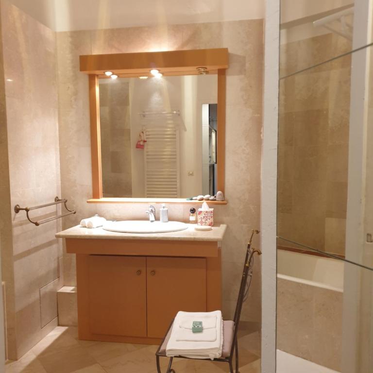 Appartement haussmannien cosy - Appartement 2 Chambres - 24