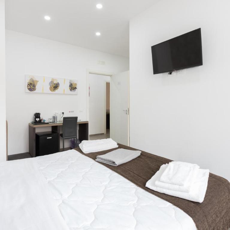 247 Luxury Rooms Trastevere - Deluxe Double Room with Balcony - 10