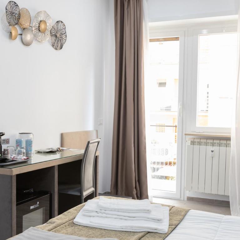 247 Luxury Rooms Trastevere - Deluxe Double Room with Balcony - 13