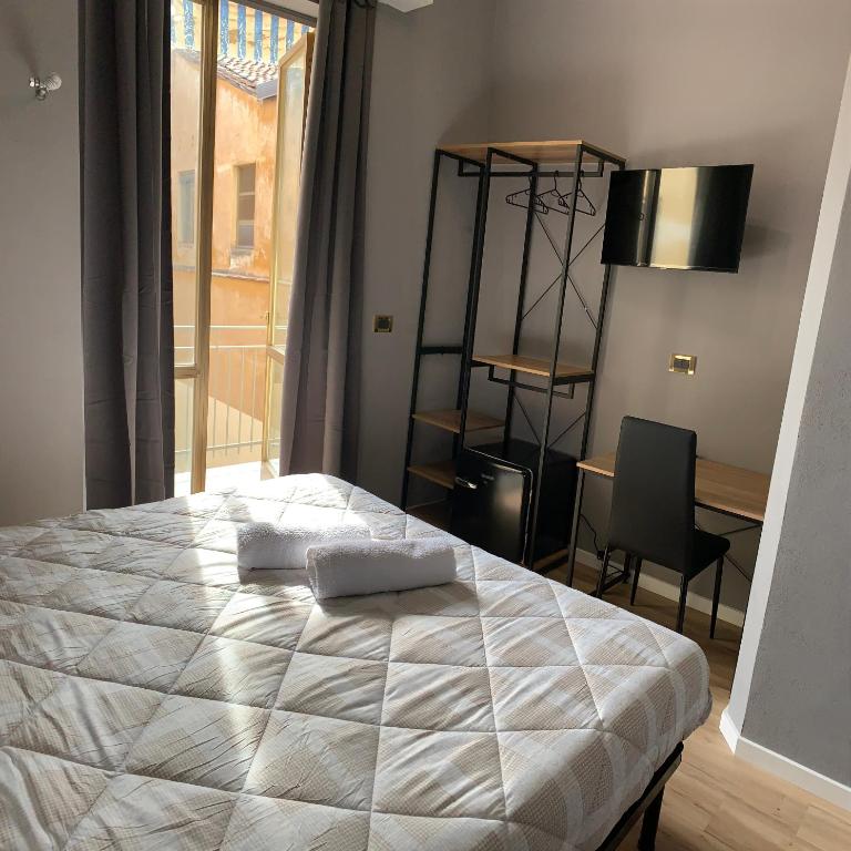 Riva Reno 4 Rooms - Camera Matrimoniale con Balcone - 1