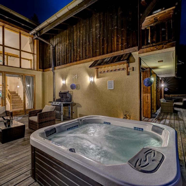 Chalet Serena - luxury 7 Bedroom Chalet, Pool & Spa - Chalet - 35