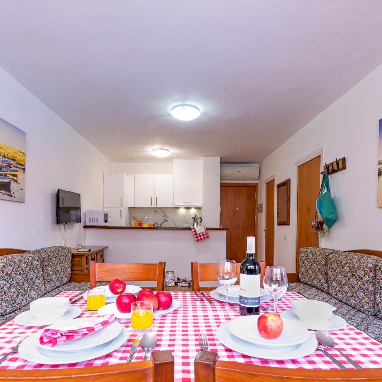 Aptos. Comte D´Empuries - Apartamento de 1 dormitorio (4 adultos) - 50