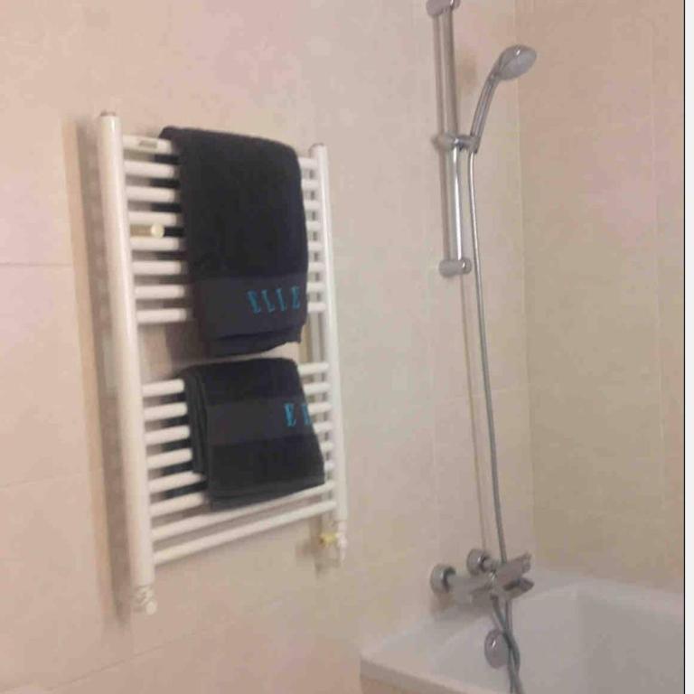 2 pièces lumineux et calme à Paris - Appartement 1 Chambre - 12