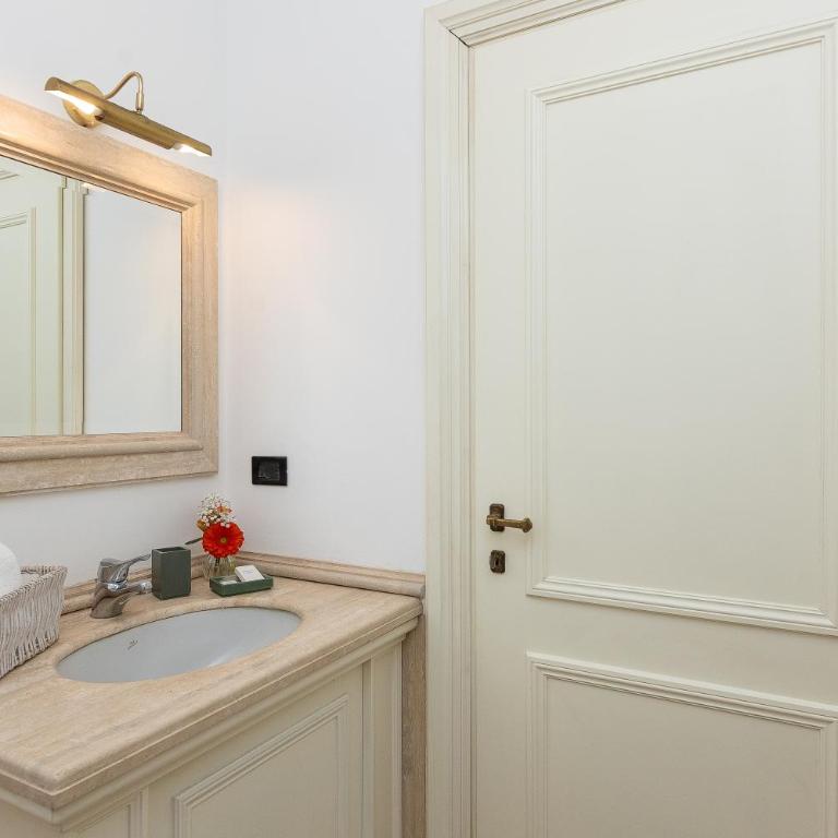 Amazing Elegant Jewish Ghetto - One-Bedroom Apartment - 30