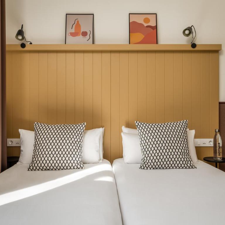 BYPILLOW Ramblas - Twin Room with City View - 10