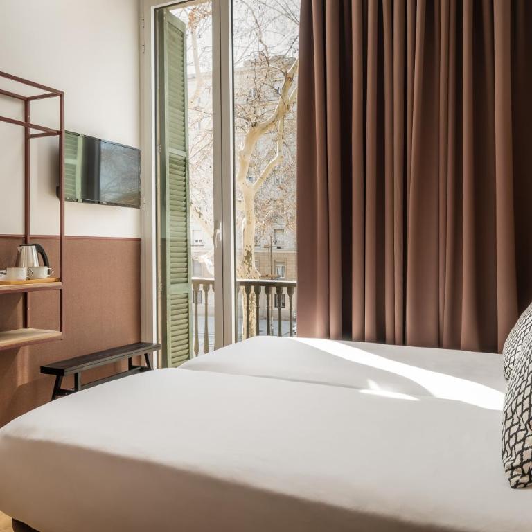 BYPILLOW Ramblas - Twin Room with City View - 9