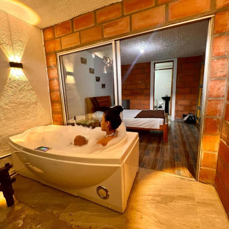 Hostal Vista Hermosa - Queen Room with Spa Bath - 2