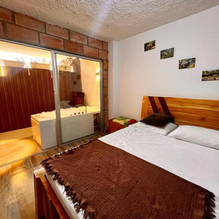 Hostal Vista Hermosa - Queen Room with Spa Bath - 1