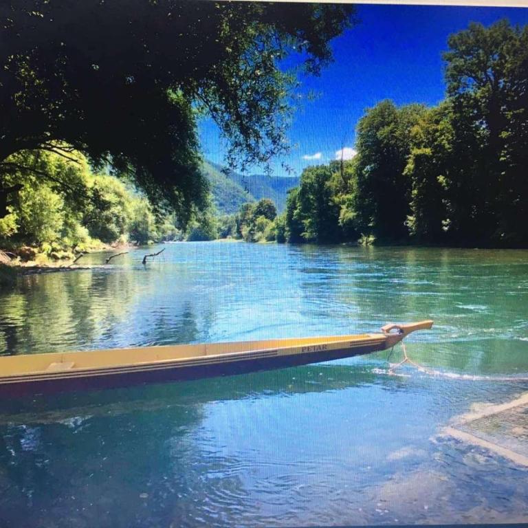 "River paradise" Vikendica sa bazenom, ladarom i kaminom na samoj obali Vrbasa Banja Luka - Kuća sa 1 Spavaćom Sobom - 3