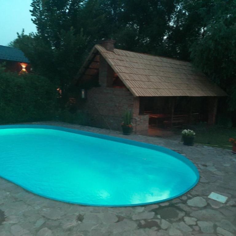 "River paradise" Vikendica sa bazenom, ladarom i kaminom na samoj obali Vrbasa Banja Luka - Kuća sa 1 Spavaćom Sobom - 5