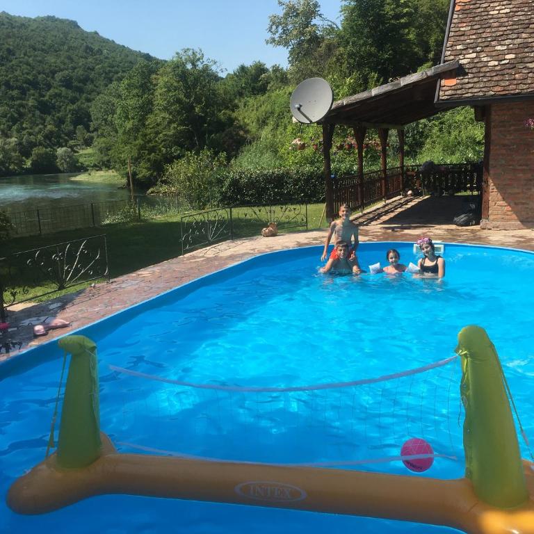 "River paradise" Vikendica sa bazenom, ladarom i kaminom na samoj obali Vrbasa Banja Luka - Kuća sa 1 Spavaćom Sobom - 6