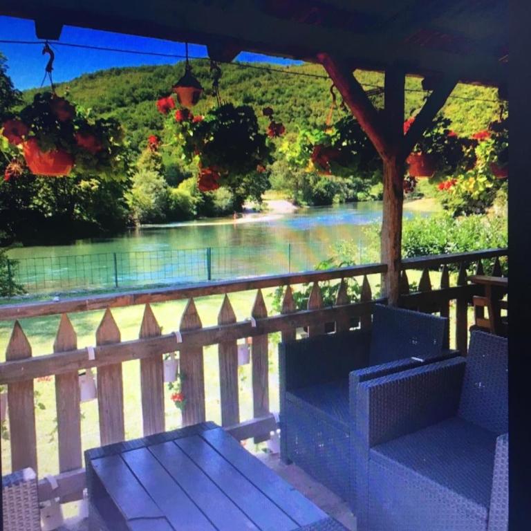 "River paradise" Vikendica sa bazenom, ladarom i kaminom na samoj obali Vrbasa Banja Luka - Kuća sa 1 Spavaćom Sobom - 7
