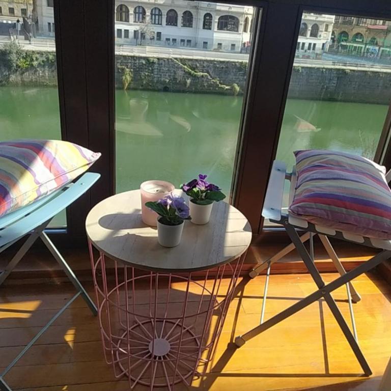 Nuestro refugio - Casco Viejo con wifi y parking gratuito- - Three-Bedroom Apartment - 4