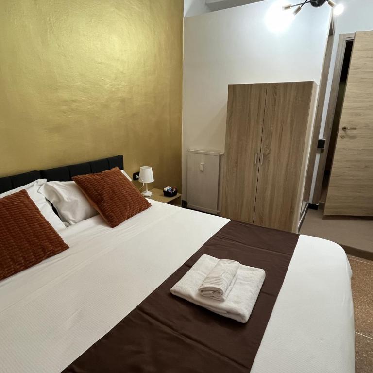 Genova Gold Rooms - Camera Matrimoniale/Doppia con Letti Singoli con Bagno Privato - 1
