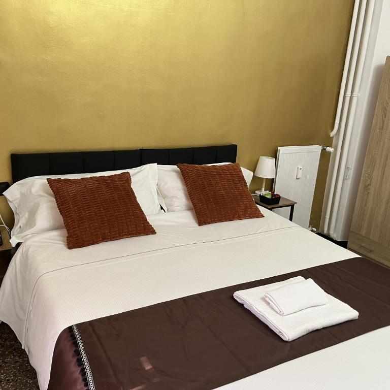 Genova Gold Rooms - Camera Matrimoniale con Bagno Privato - 1