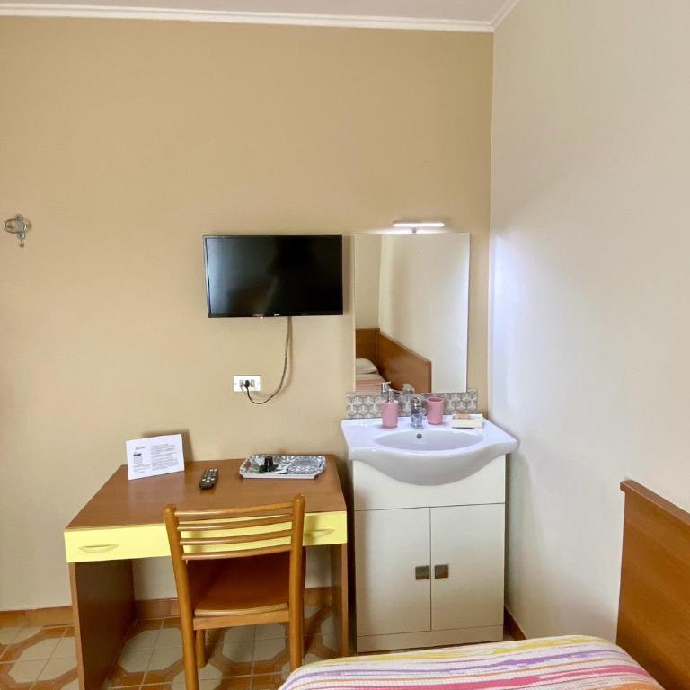 Albergo Mendolia - Camera Singola con Bagno Privato Esterno - 3